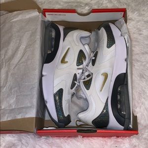 women’s nike air max 200 !